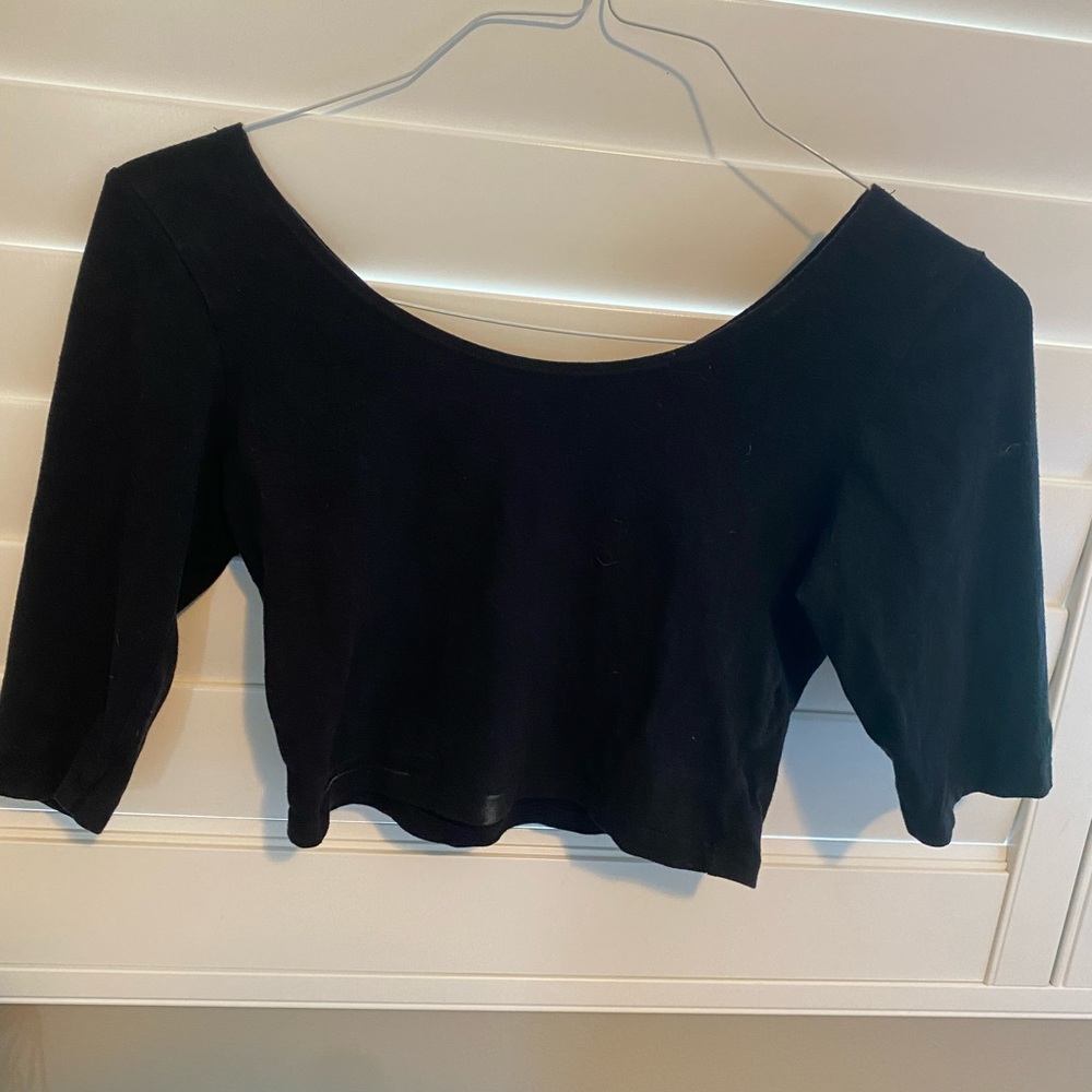 black quarter sleeve crop top